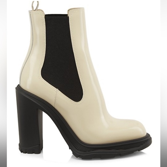 ✨SALEEEE✨ Alexander McQueen Leather Chelsea Block-Heel Booties - Picture 2 of 15